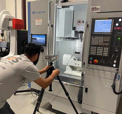 System laserowy XL-80 firmy Renishaw na obrabiarce CNC